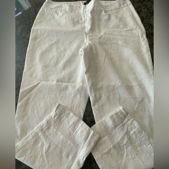 🤍🔥TALBOTS size 14 white cotton pant with beautiful fabric detail. Like new!! - Picture 3 of 9